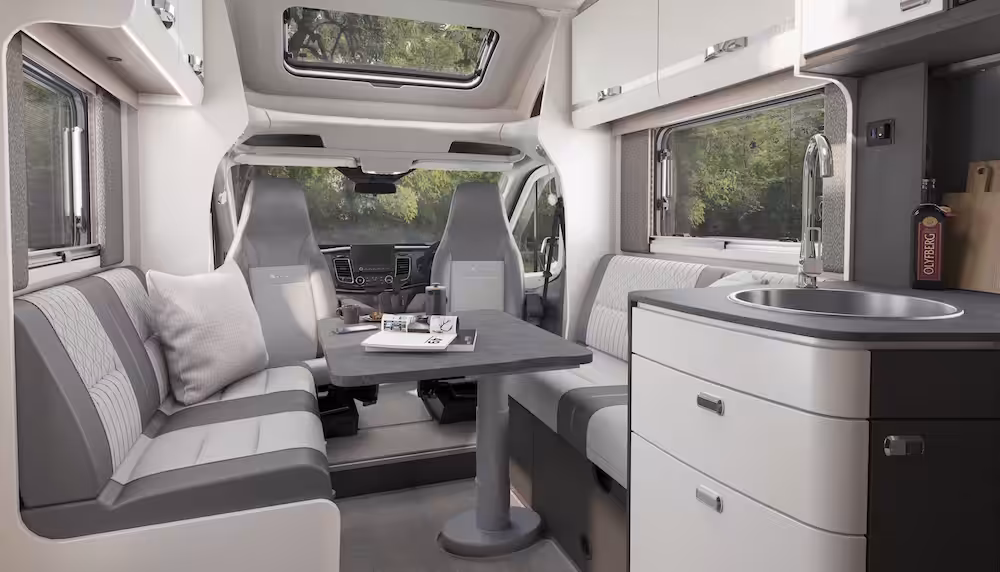 2026 Voyager Xtra 594 Front Lounge