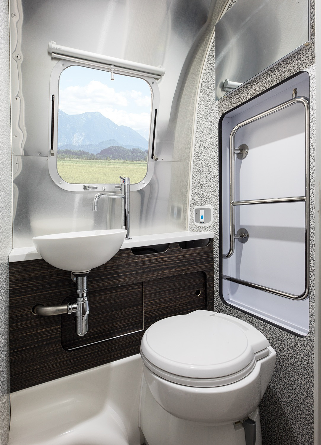 2021 Row 684 Interior Lavy Webpng Copy