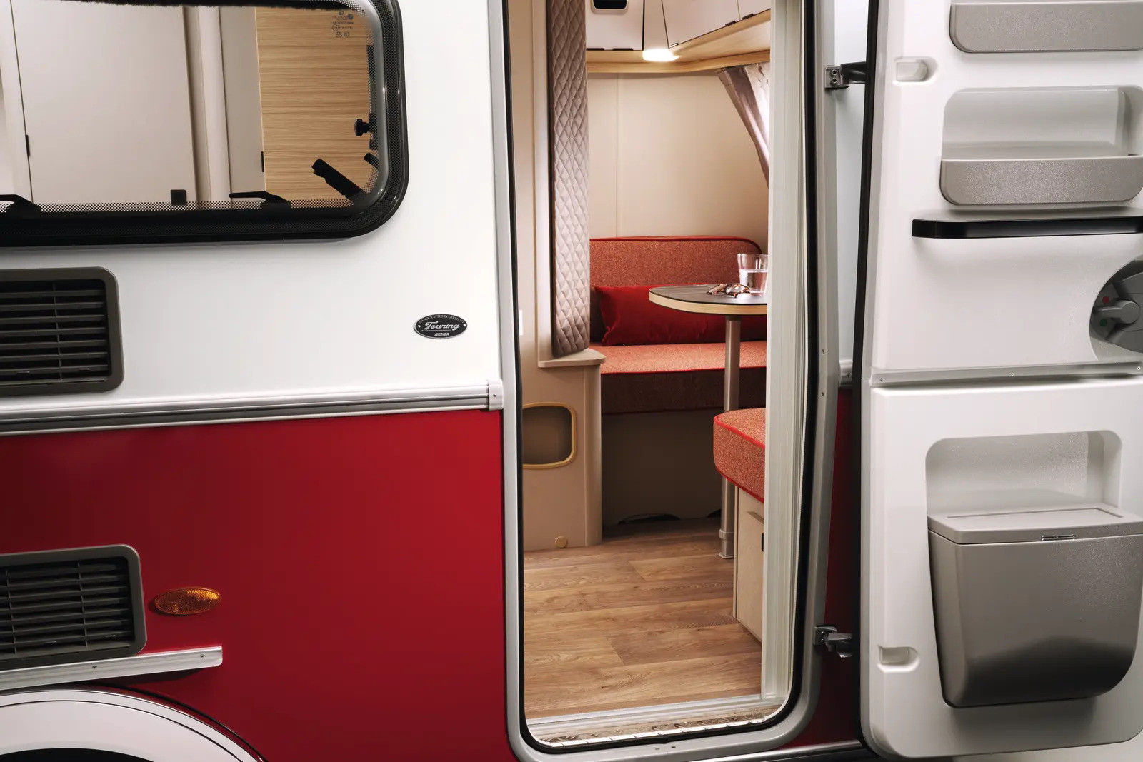 Touring 542 Edition Tango Red Lack Interior