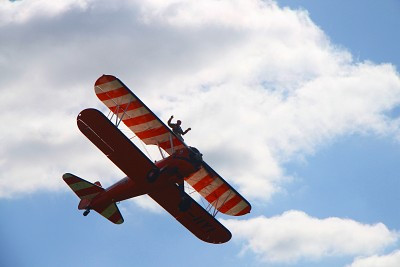 Vic Avery completes his 90th Birthday Wing Walk