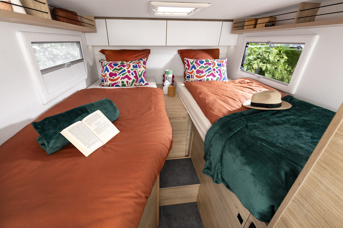 2112025 Chausson S697 First Line