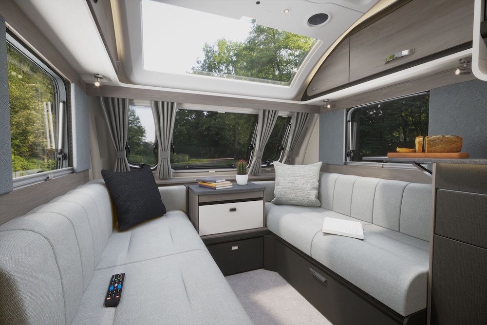 2026 Challenger 560 FrontLounge Resized
